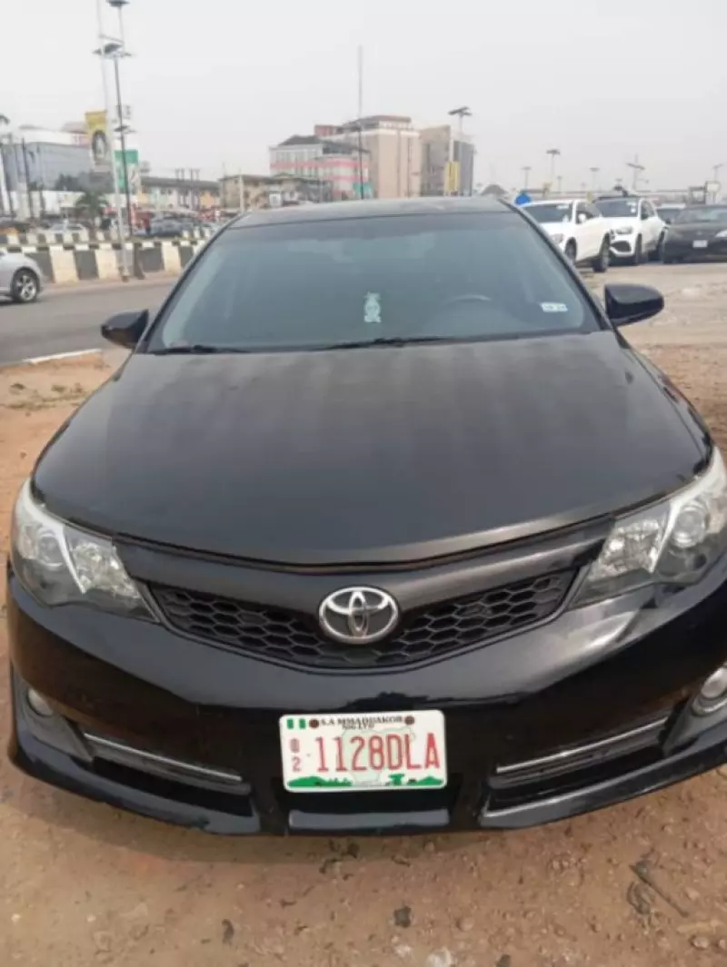 Toyota Camry   - 2013