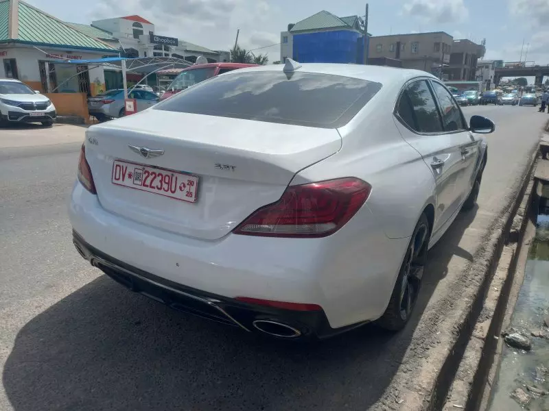 Hyundai Genesis   - 2019