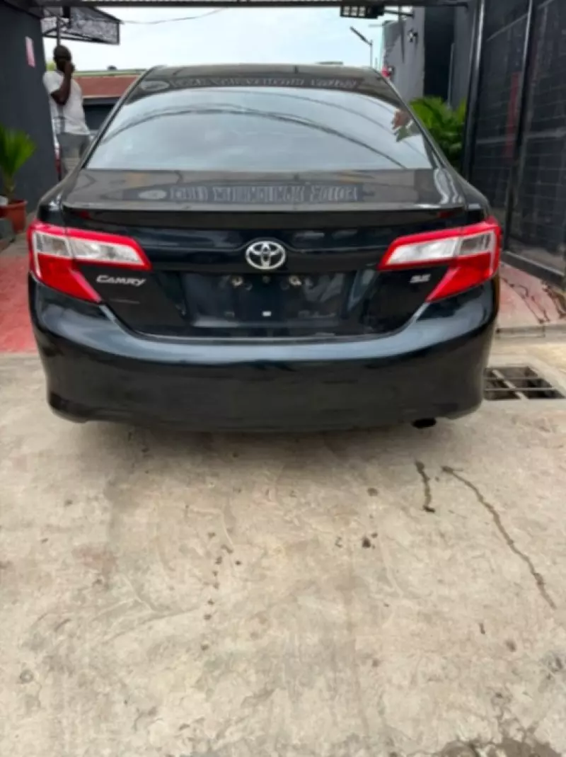 Toyota Camry   - 2012