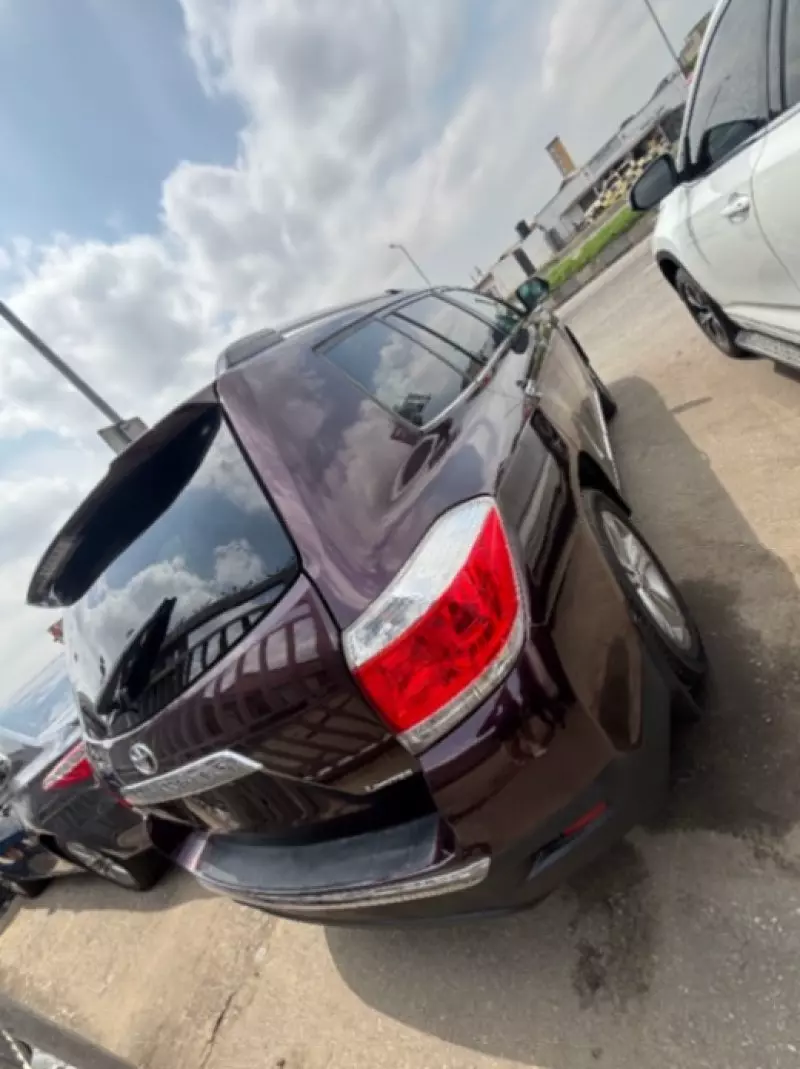 Toyota Highlander   - 2012
