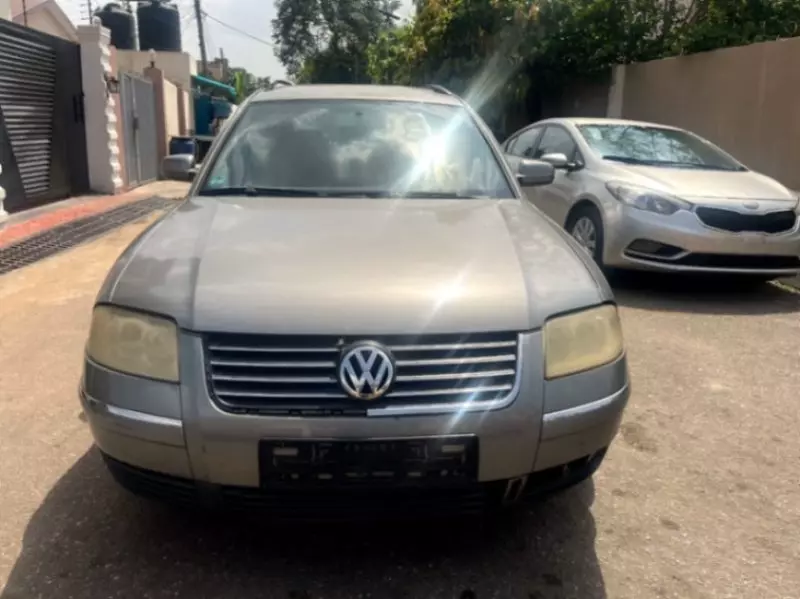 Volkswagen Passat   - 2004