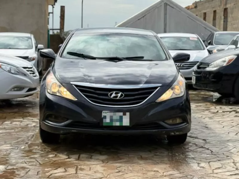 Hyundai Sonata   - 2011