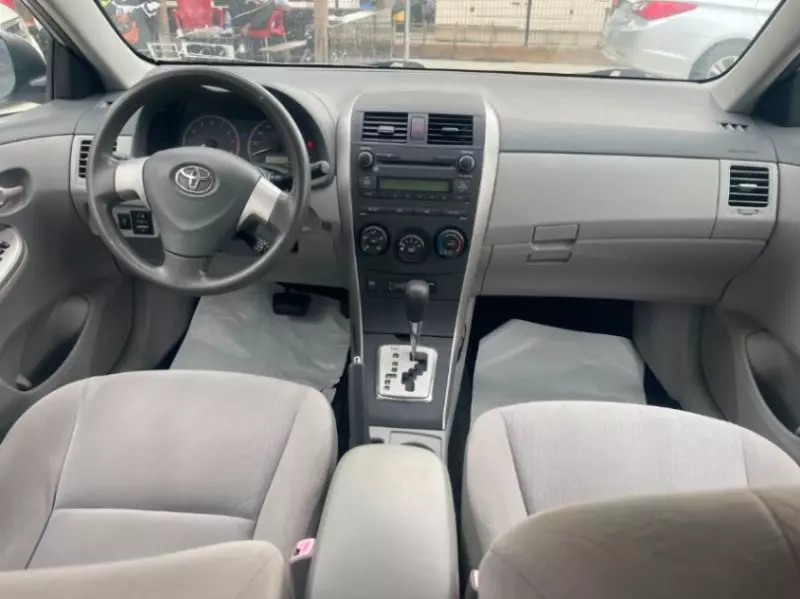 TOYOTA Corolla   - 2010