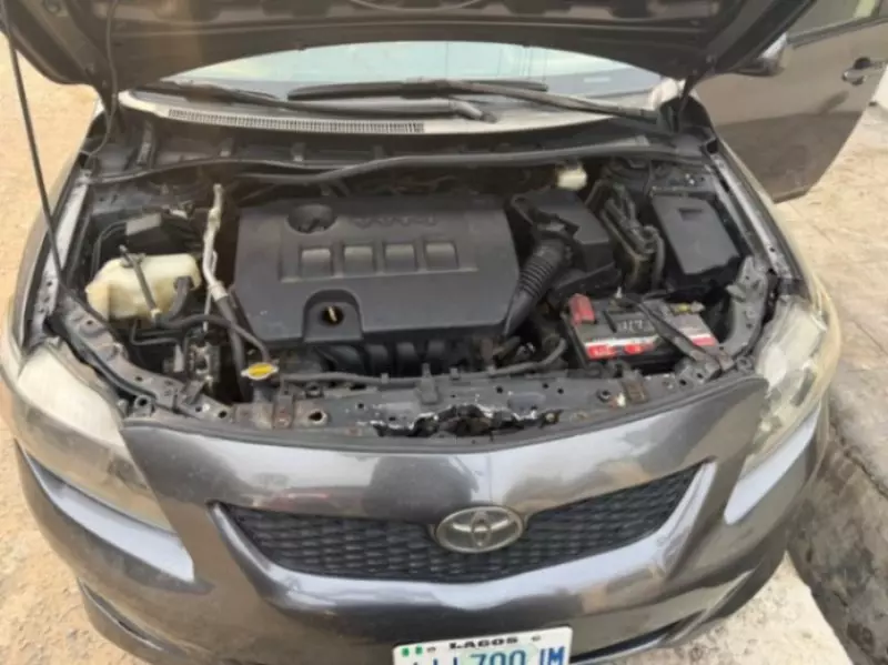 Toyota Corolla   - 2009