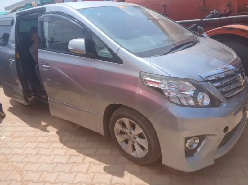 Toyota Alphard   - 2012