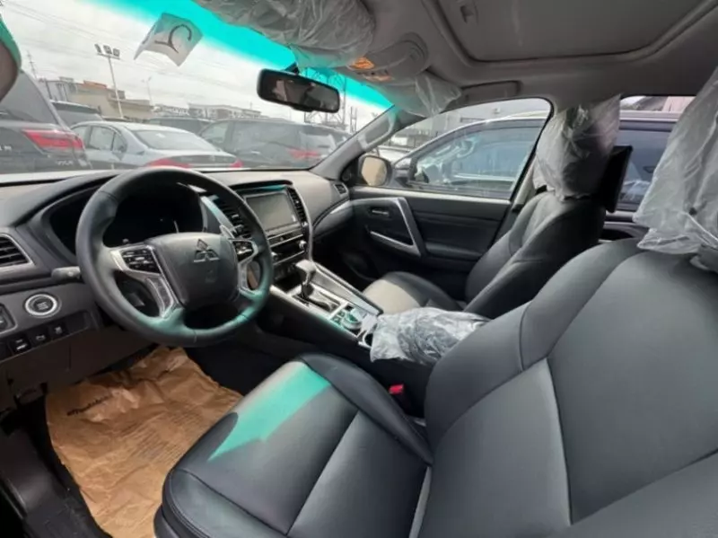 Mitsubishi Montero Sport   - 2024