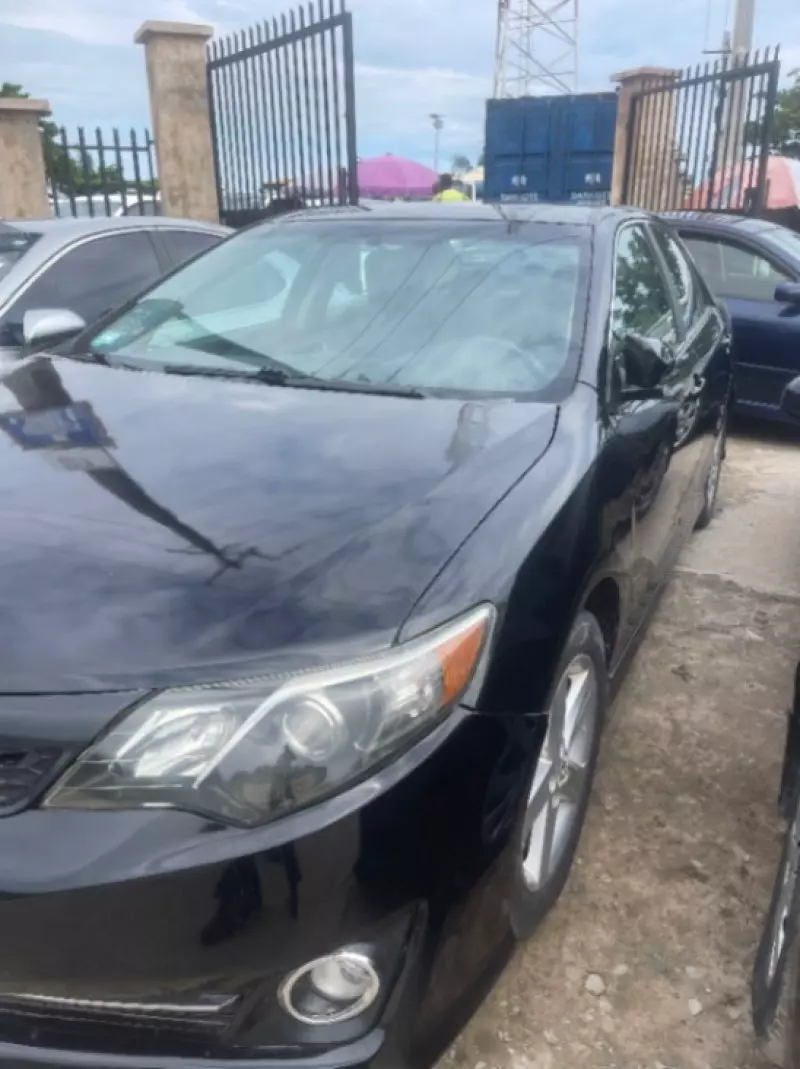 Toyota Camry   - 2013