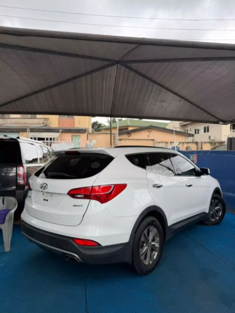 Hyundai Santa Fe   - 2014
