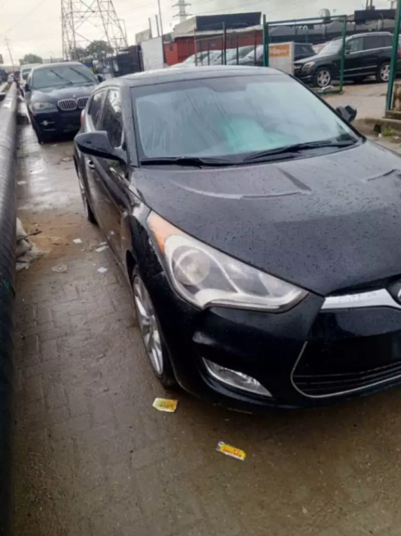 Hyundai Veloster   - 2012