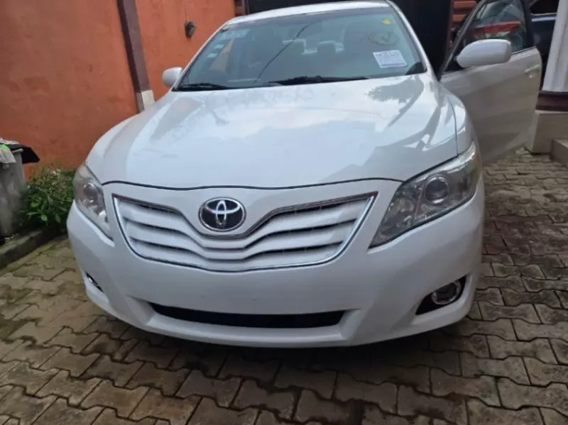 TOYOTA Camry - 2011