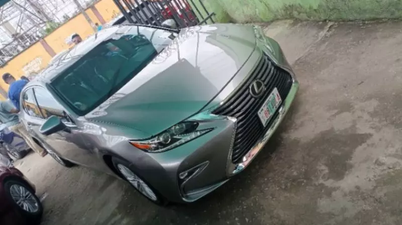 Lexus ES   - 2016