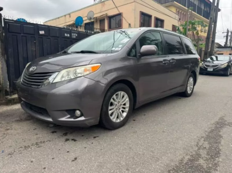 TOYOTA Sienna   - 2014