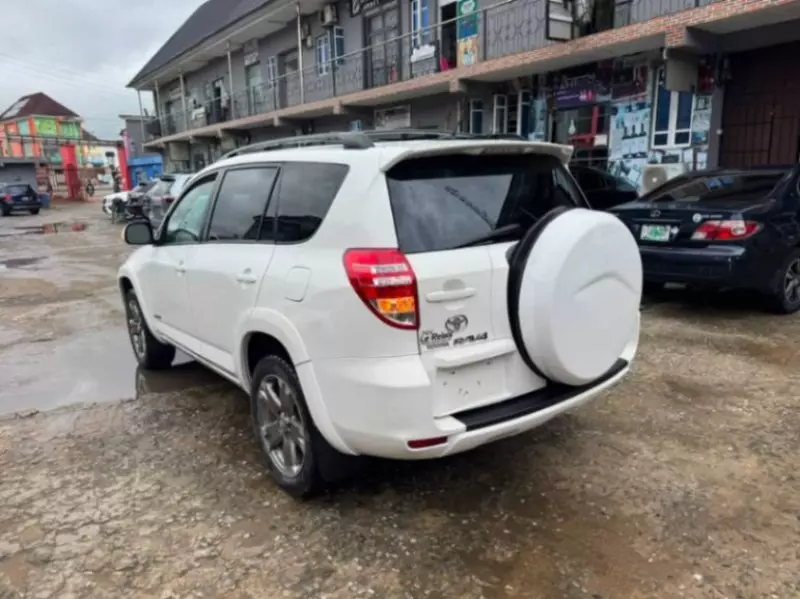 TOYOTA RAV4 - 2010