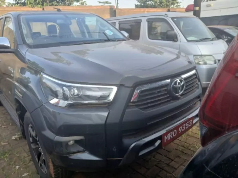 Toyota Hilux   - 2025