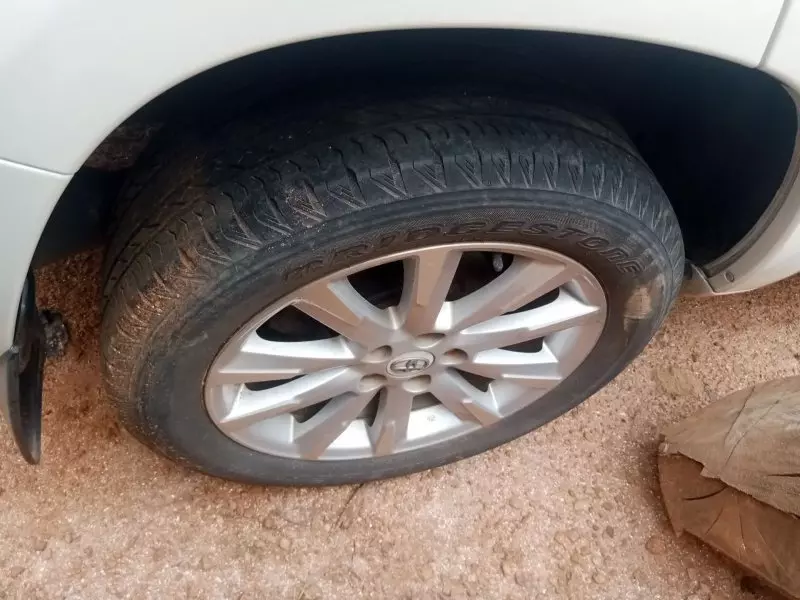 Toyota Vanguard    - 2010