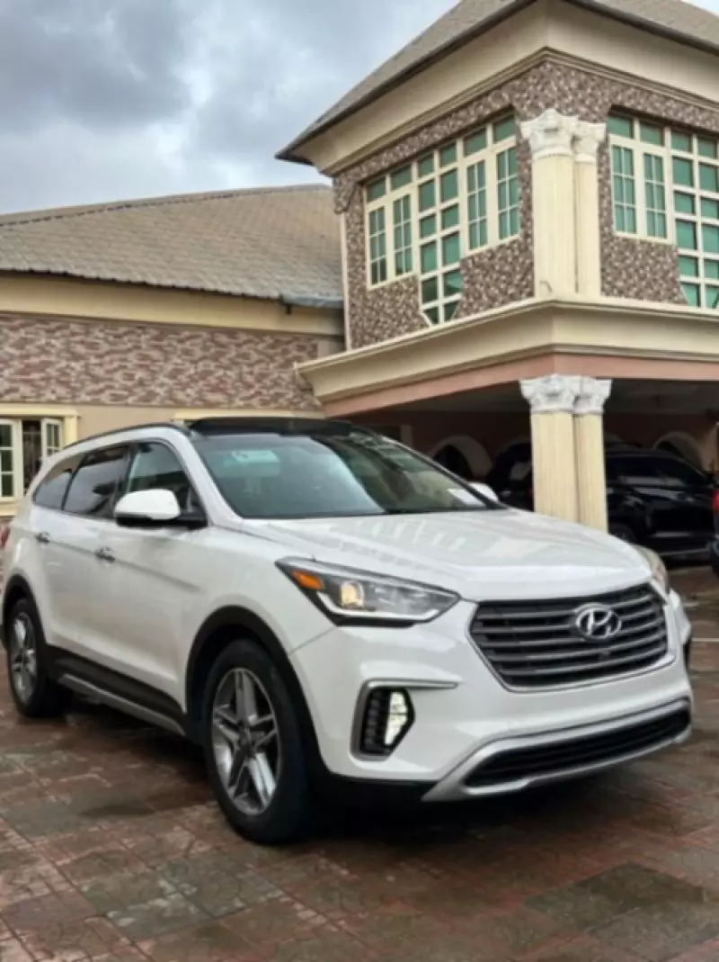 Hyundai Santa Fe   - 2017