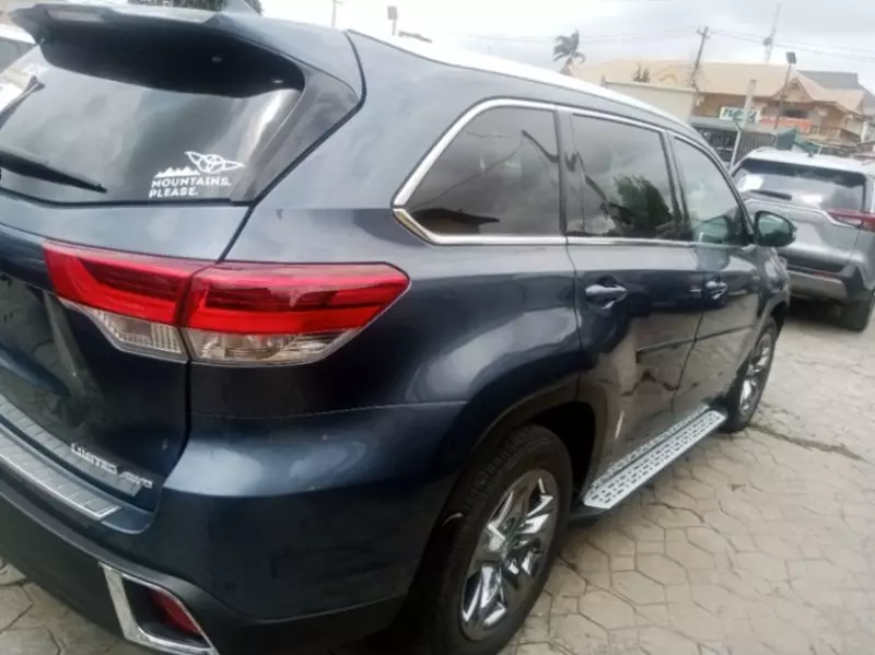 Toyota Highlander   - 2019