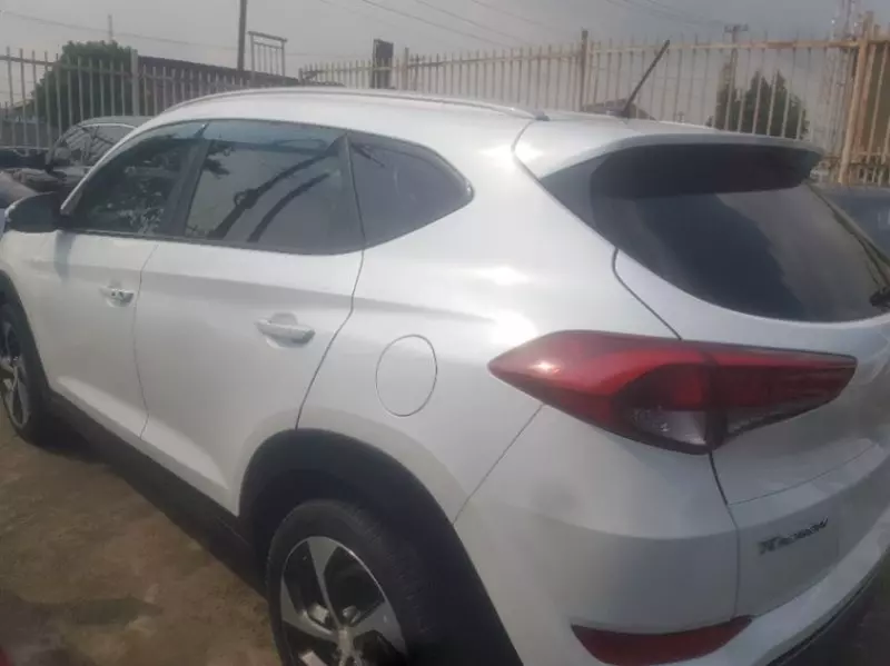 Hyundai Tucson   - 2016