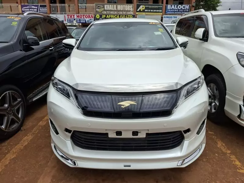 Toyota Harrier   - 2017