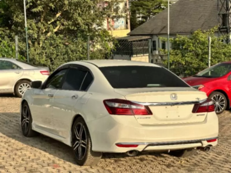 Honda Accord   - 2016