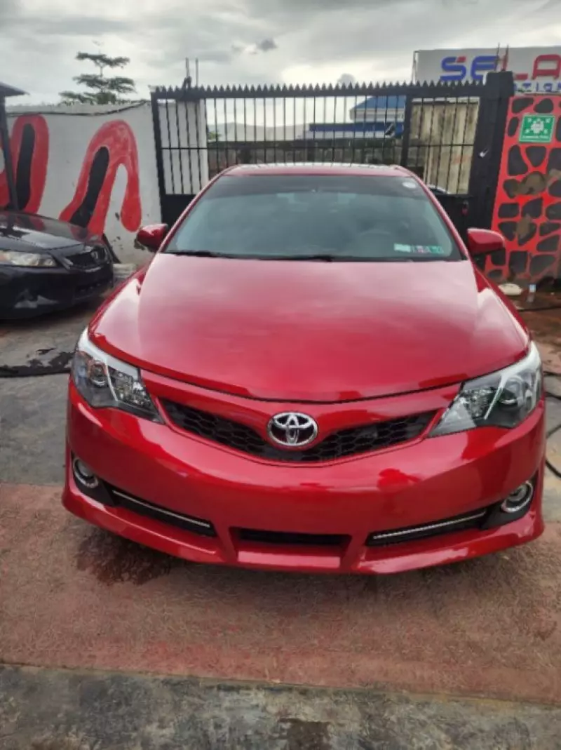 Toyota camry   - 2012