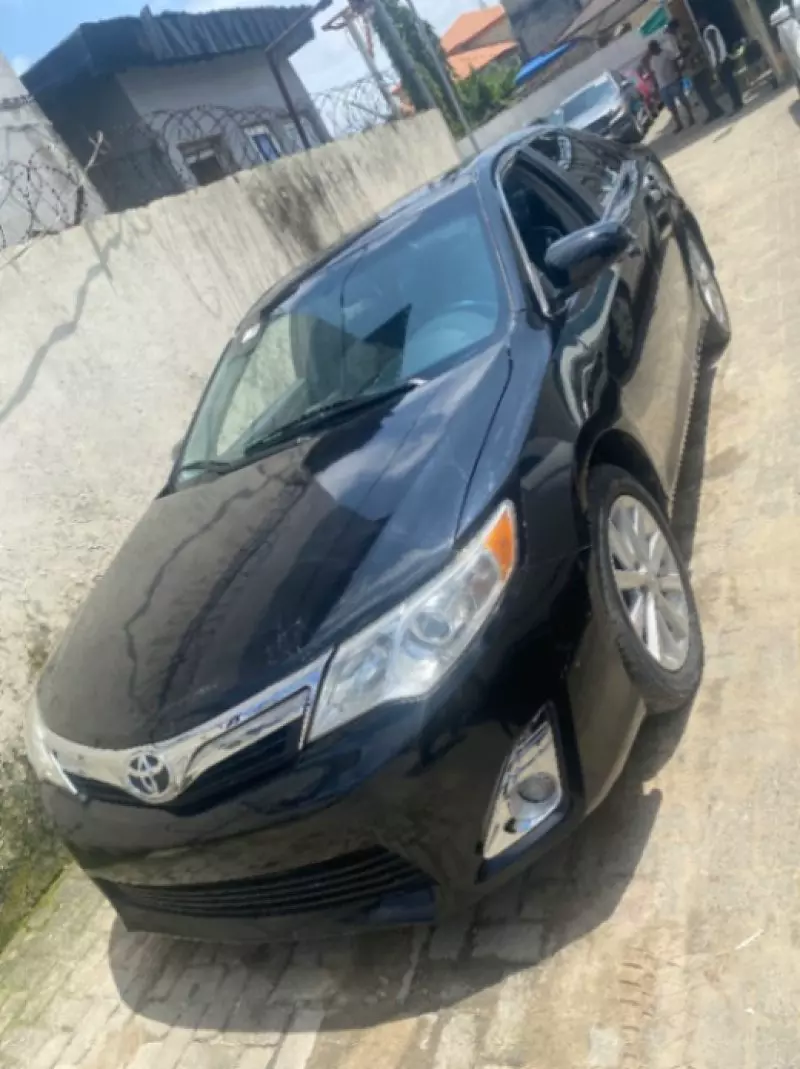 Toyota Camry   - 2012