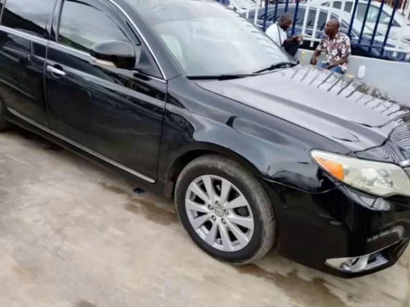 Toyota Avalon   - 2011