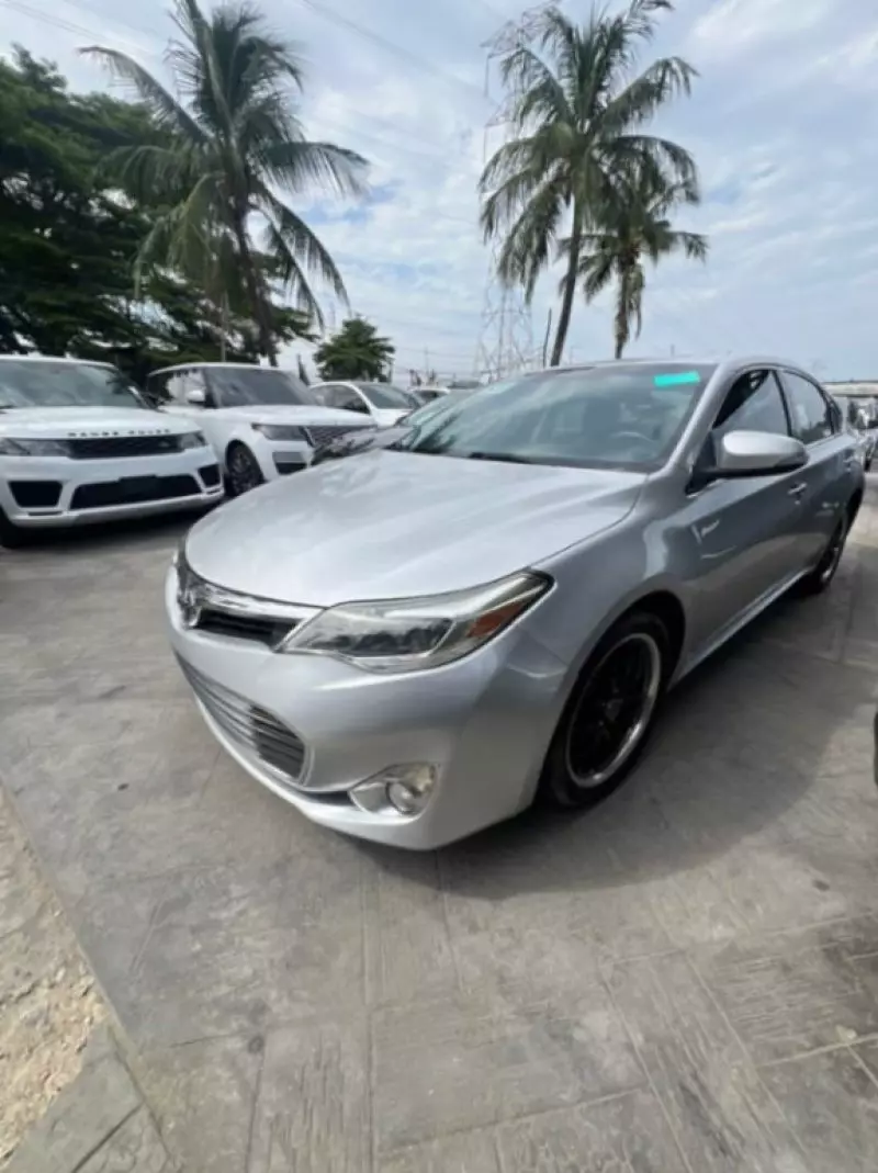 Toyota Avalon   - 2013