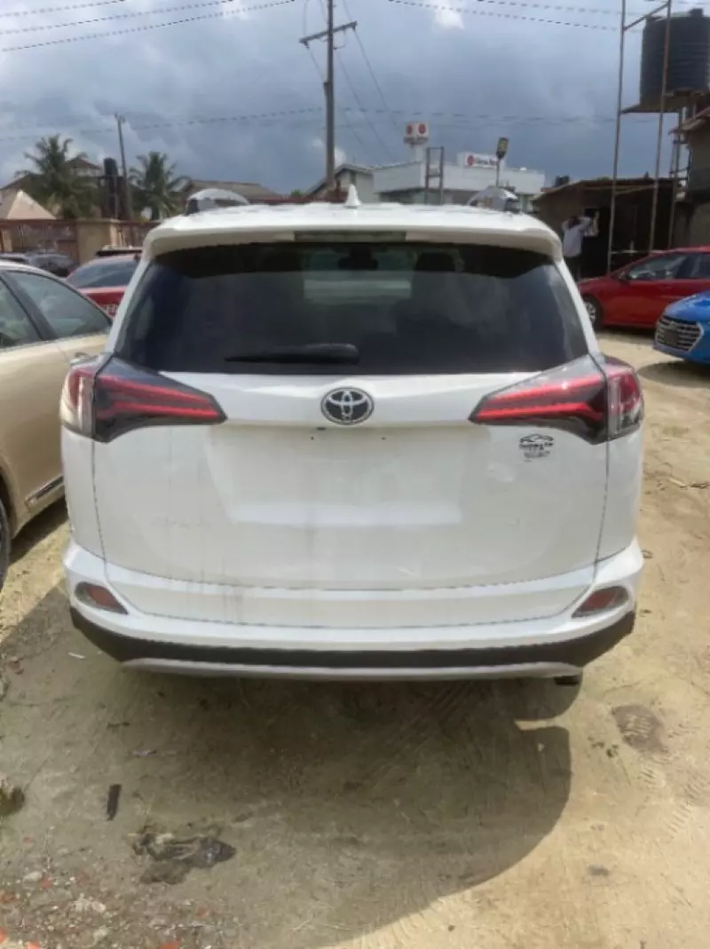 TOYOTA RAV4   - 2018