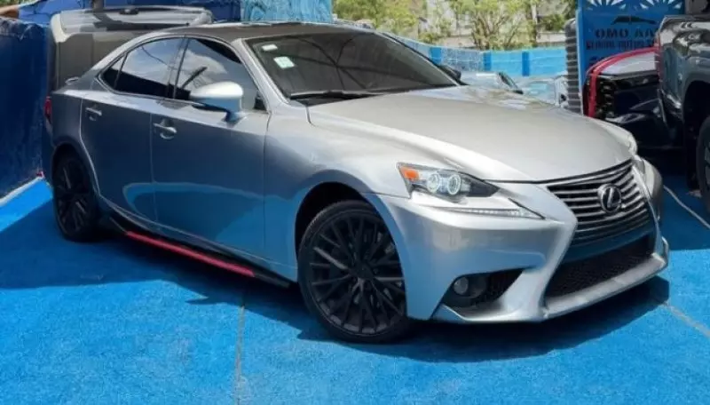 Lexus IS   - 2016