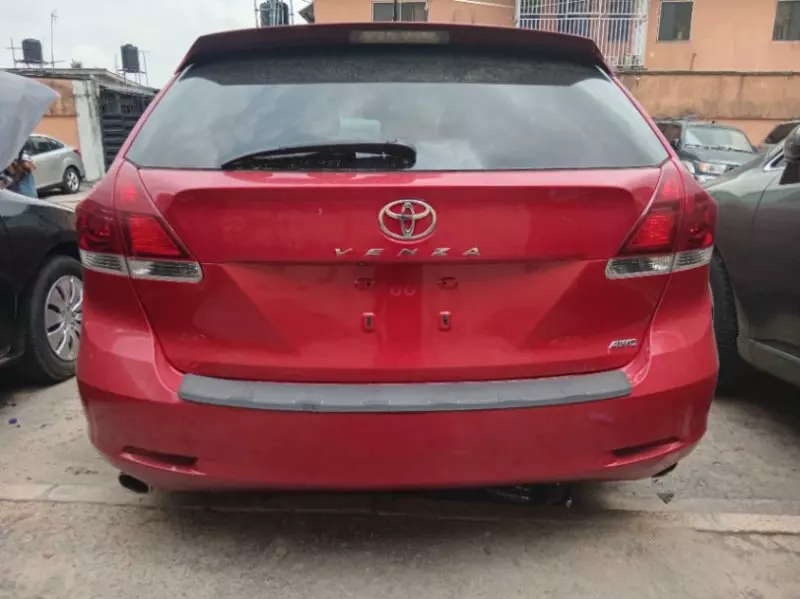 Toyota Venza   - 2012