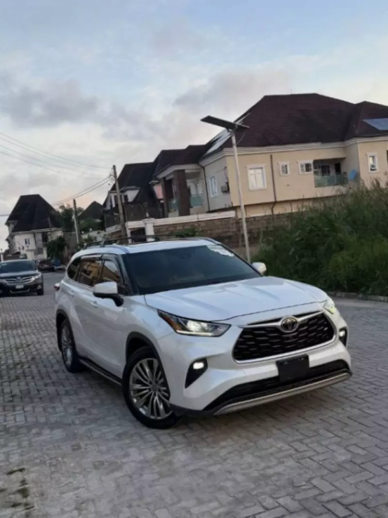 TOYOTA Highlander   - 2023