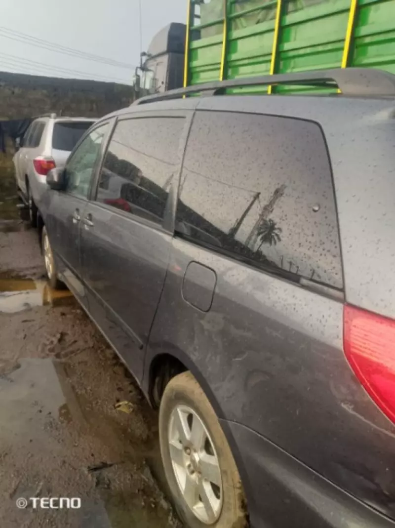 TOYOTA Sienna   - 2007