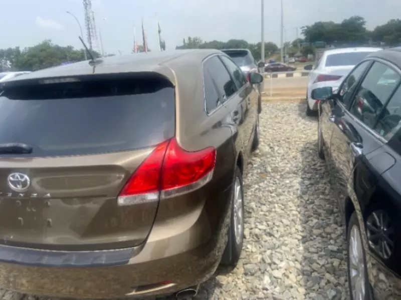 TOYOTA Venza   - 2011