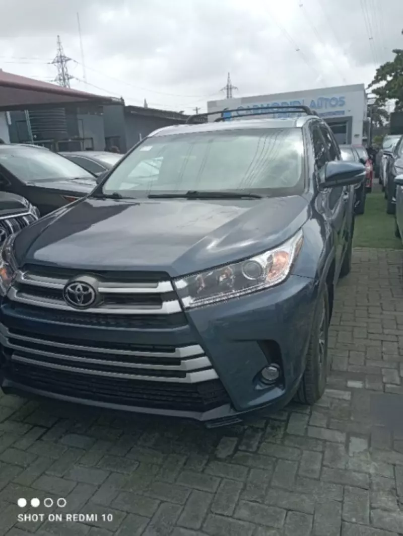 Toyota Highlander   - 2016