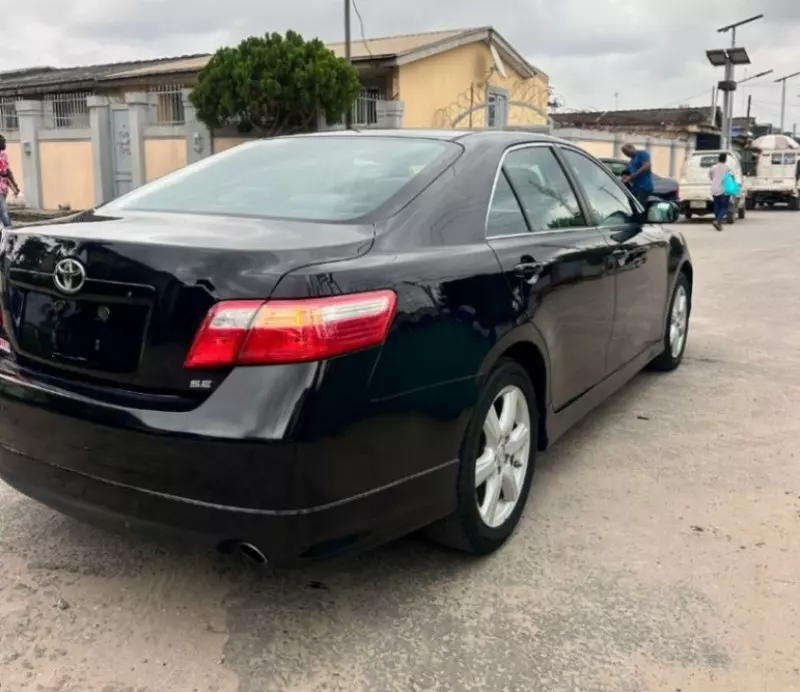 Toyota Camry   - 2009