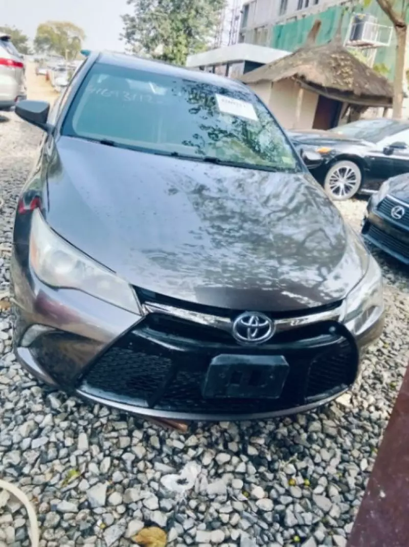 Toyota Camry   - 2016