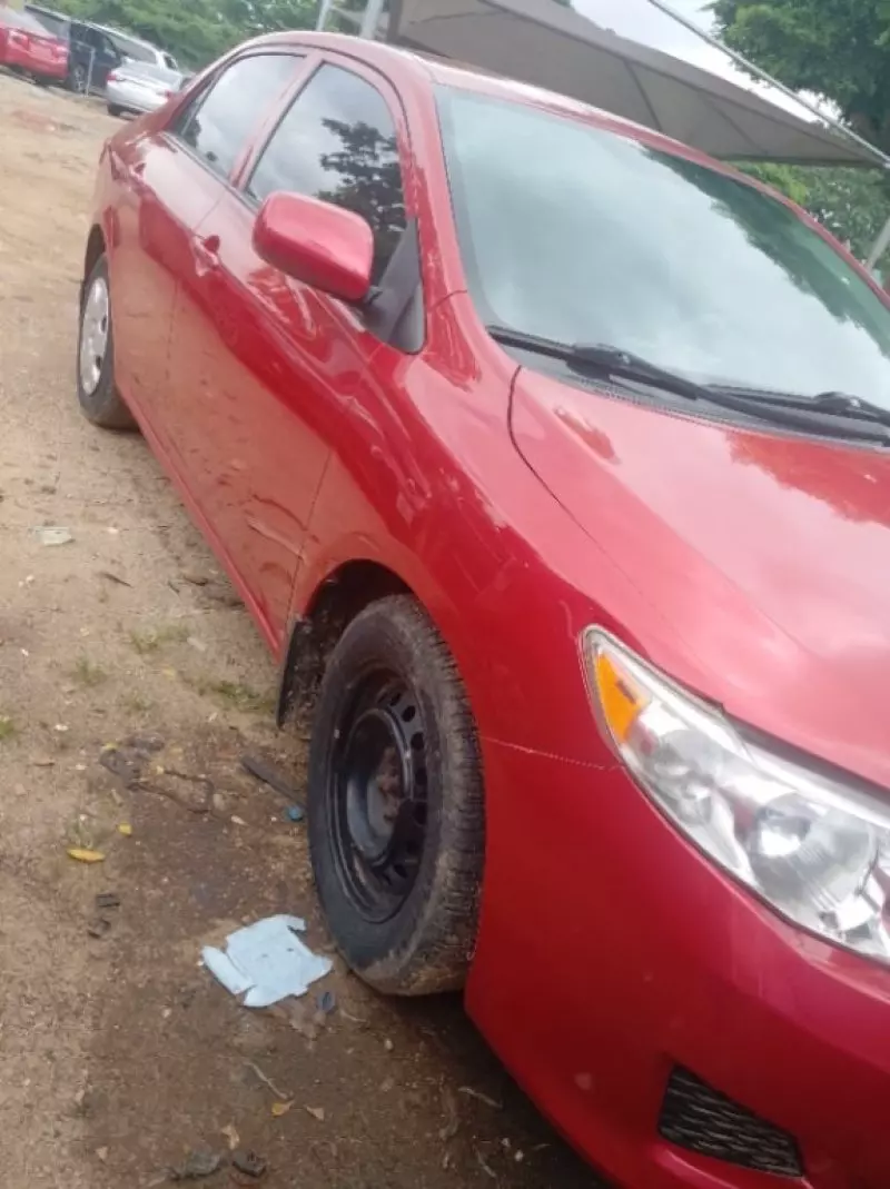 TOYOTA Corolla - 2010