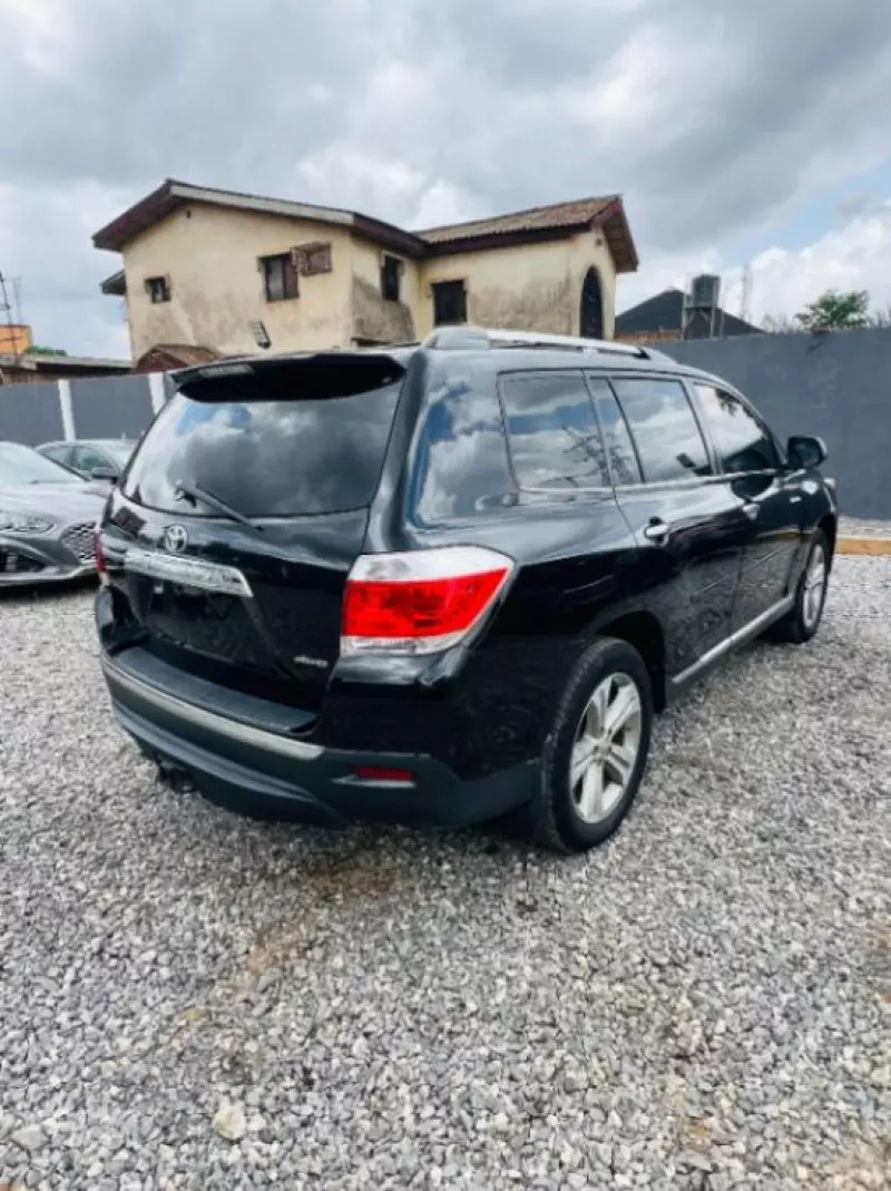 Toyota Highlander   - 2012