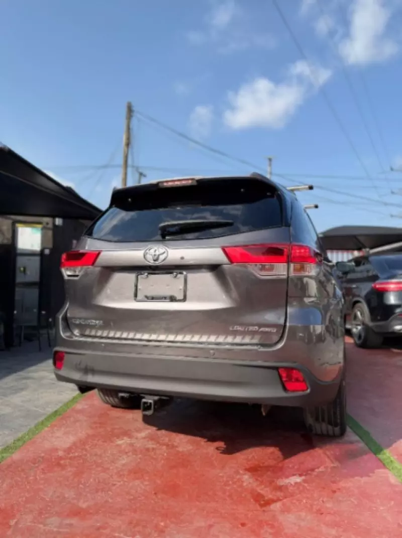 Toyota Highlander   - 2014