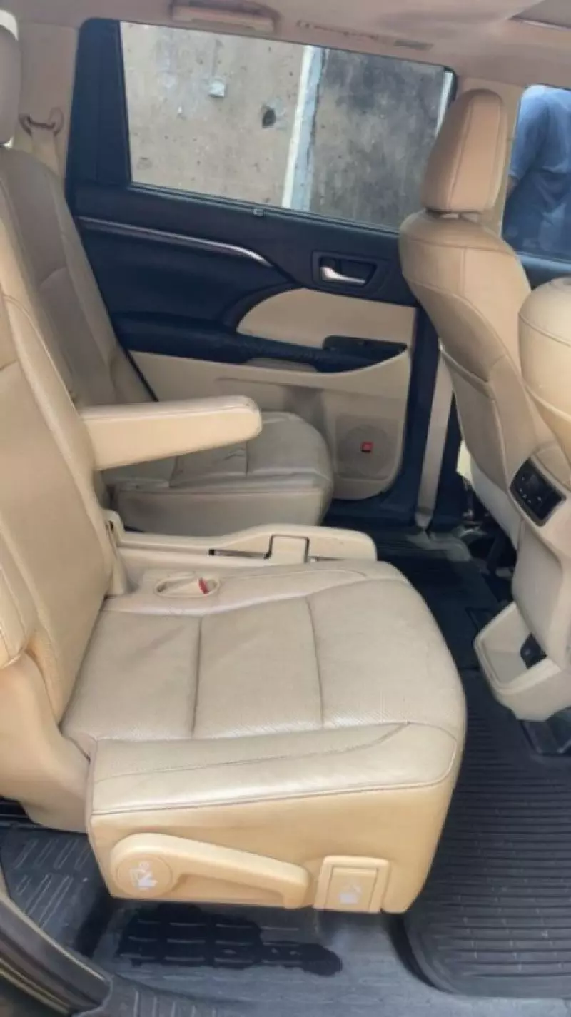 Toyota Highlander   - 2014