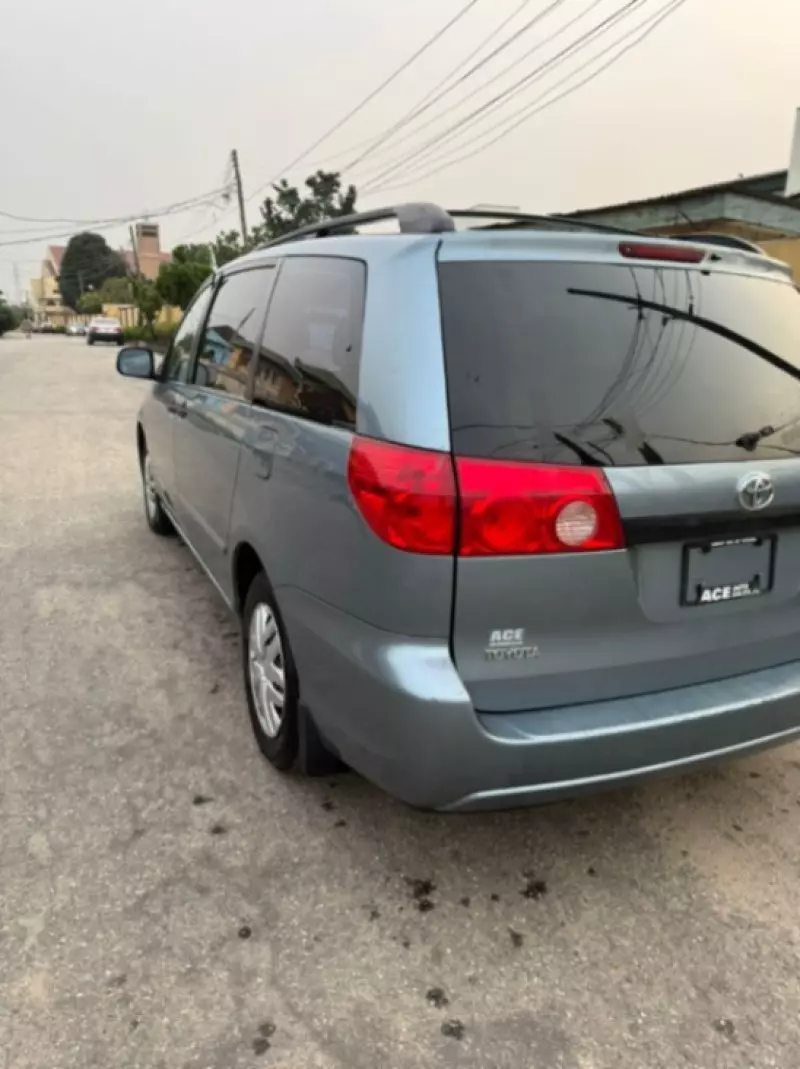 TOYOTA Sienna   - 2007