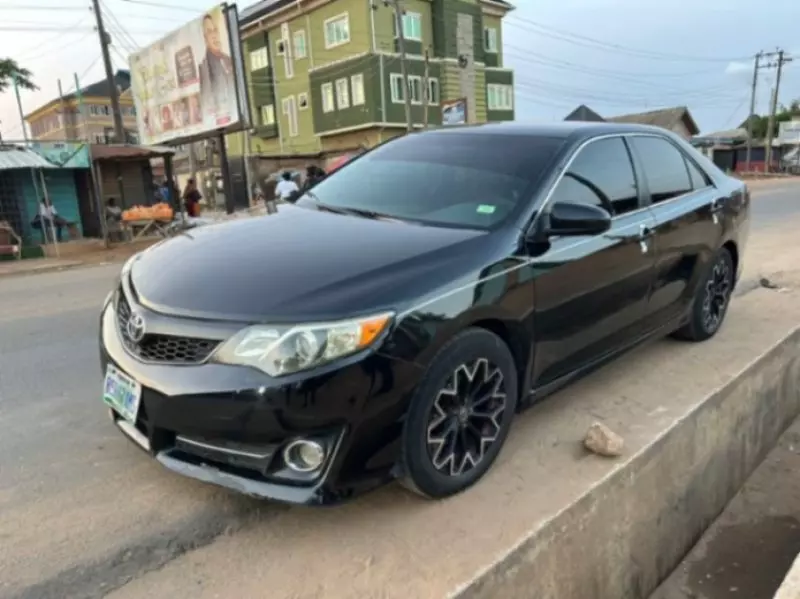 Toyota Camry   - 2012