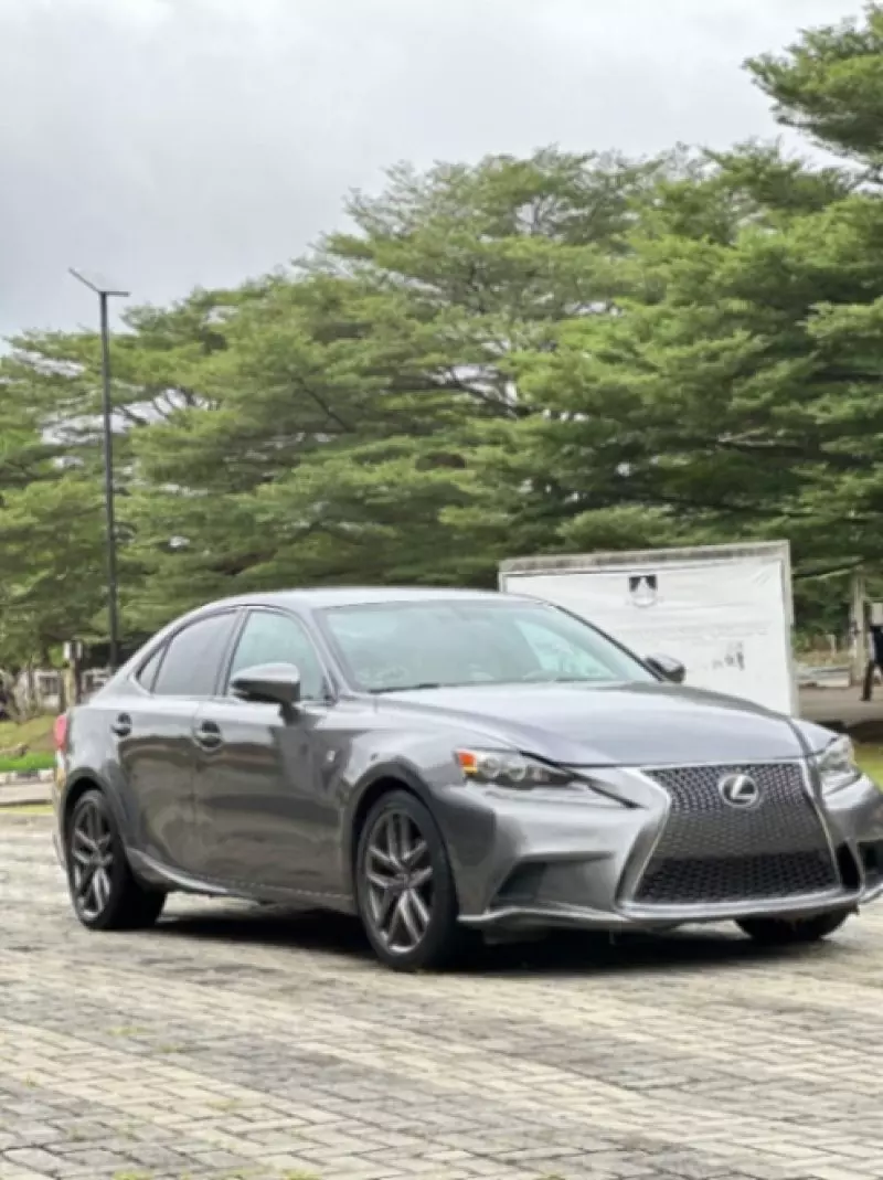 Lexus IS   - 2015