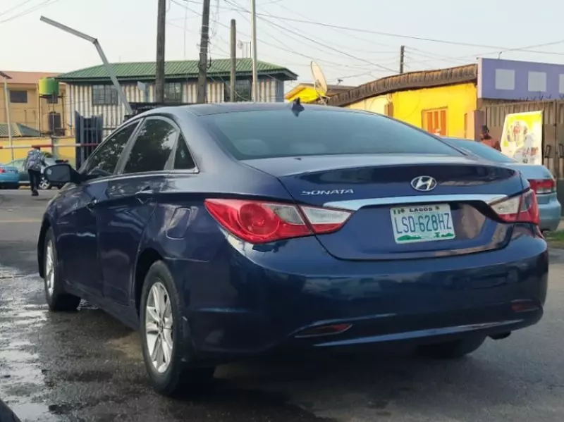 Hyundai Sonata   - 2012