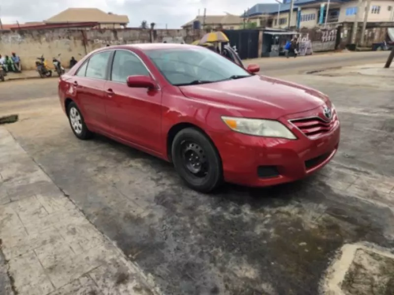 TOYOTA Camry - 2011