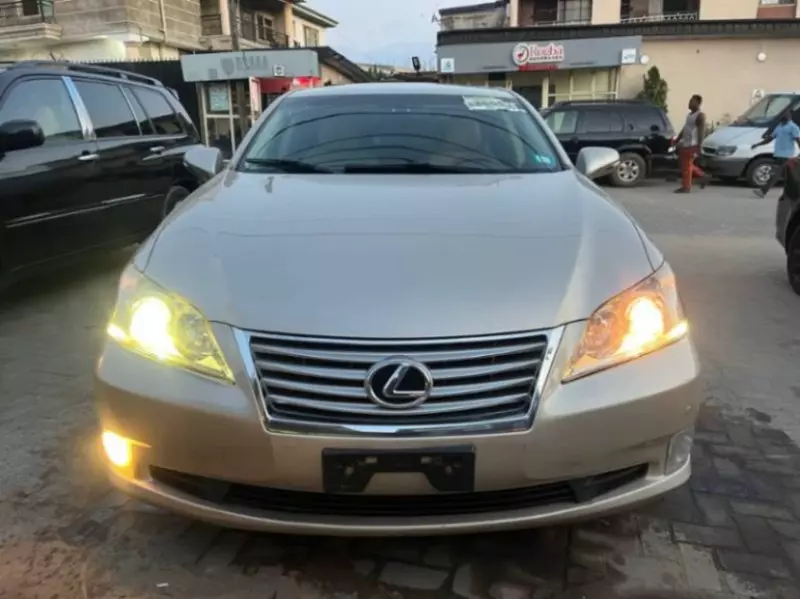 Lexus ES   - 2011