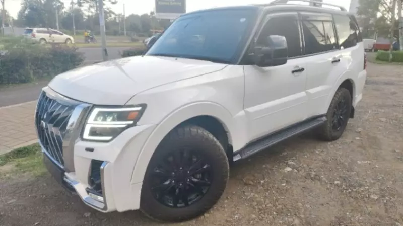 Mitsubishi Pajero   - 2020