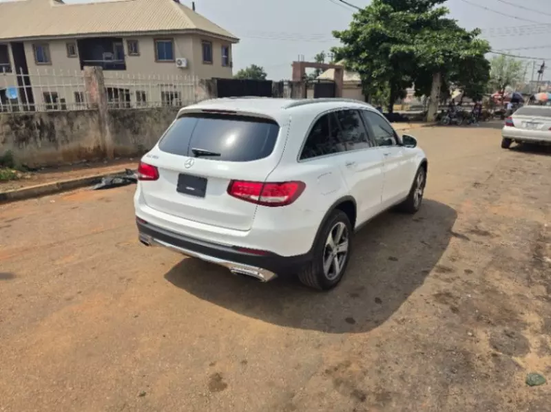 Mercedes-Benz GLC 300   - 2016