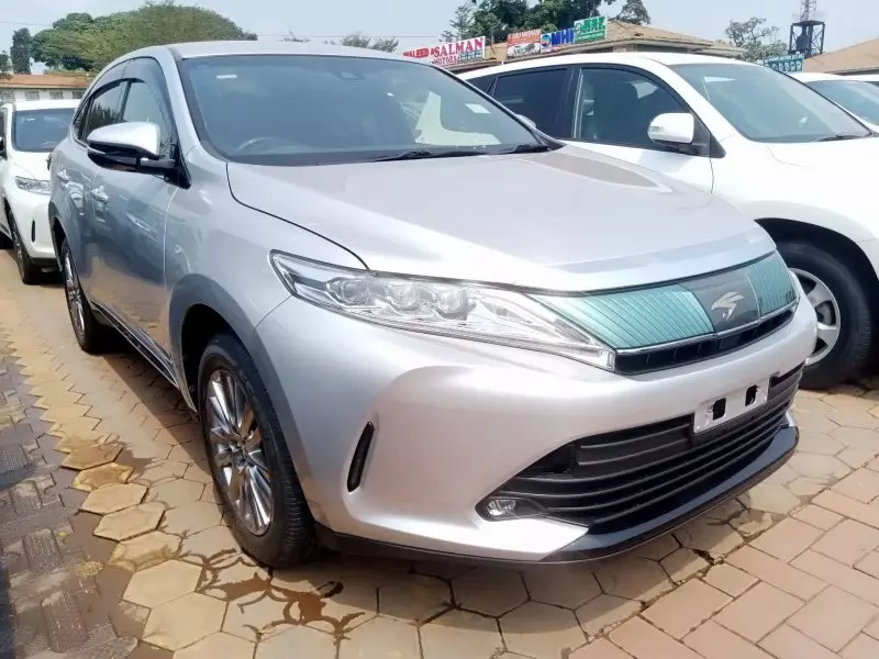 Toyota Harrier   - 2017